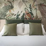 Life 4 Superior Hotel 4*