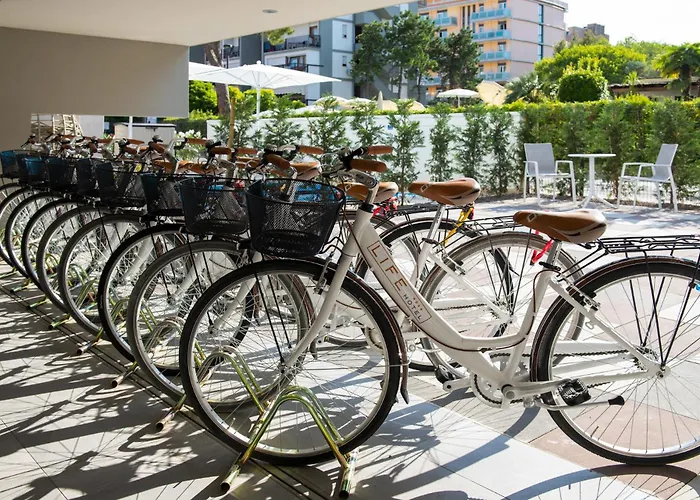 Отель Life 4 Superior Бибионе