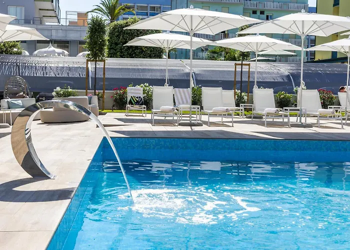 Life 4 Superior Hotel 4*