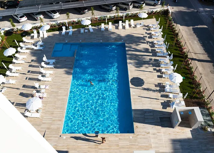 Life 4 Superior Отель