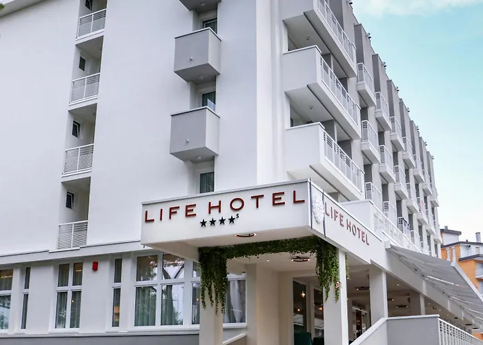 Life 4 Superior Отель 4*